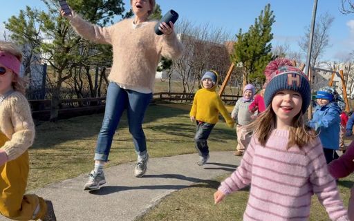 Hlaupa, hlaupa, frjósa "dans"